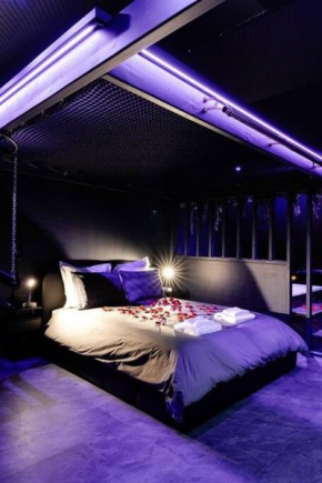 Bisou X, nuits érotiques & spa.